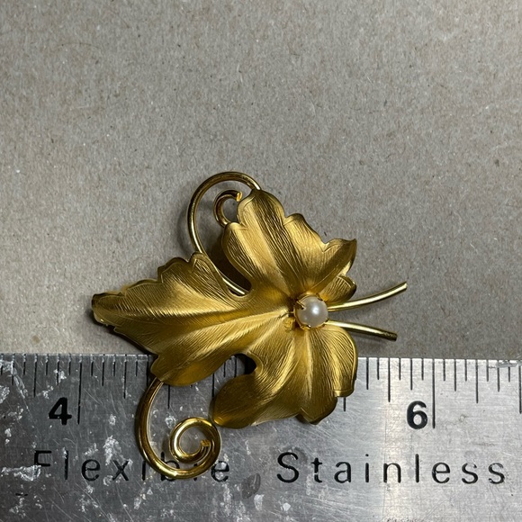 Charles Reis Co “CR CO” Textured Dimensional 12k Gf Leaf Brooch Vintage - Picture 9 of 10